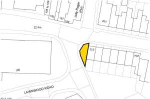 Property for sale by Auction A black and white map shows the intersection of Lawnwood Road and another unnamed road near BS5 0EL. A triangular yellow-highlighted area is marked between property numbered 212 and the unnamed road near "Jolly Roger (PH)." Nearby building numbers include 190, 195, 197, 201, and 224. Presented by Palace Auctions
